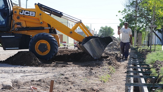 Avanza la ejecución de cordones cuneta y badenes en Barrios Sociales